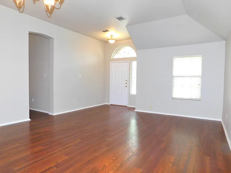 1664 Big Bend Dr — Photo 3