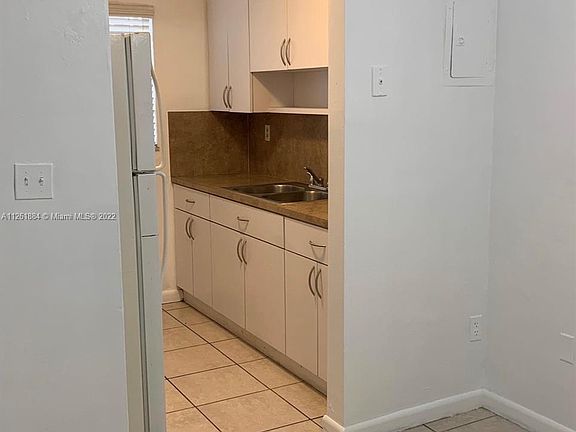 5th image of 3265 Griffin Rd APT 104