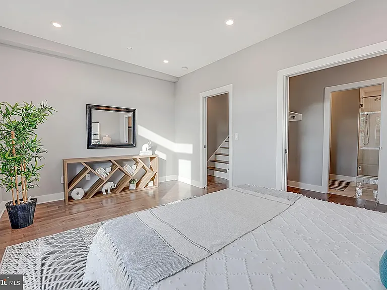 1609 Holbrook St NE #4 — Photo 34