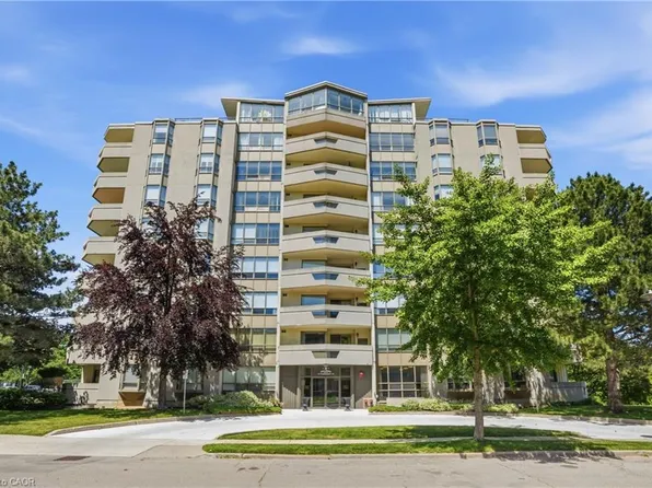8 Village Grn #812, Hamilton, ON L8G 5B8