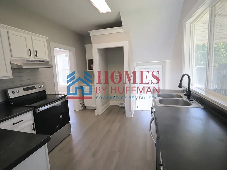 605 Madison Ave — Photo 10