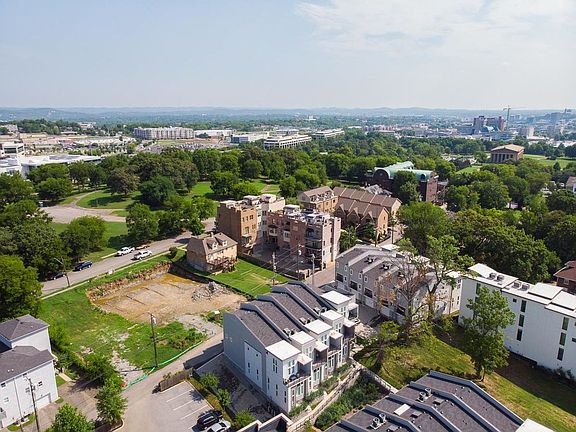 3rd image of 3135 Parthenon Ave