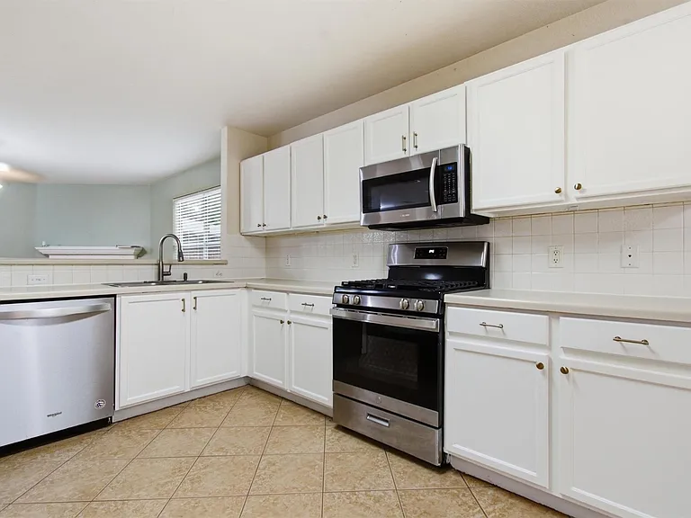 1806 Carriage Hills Trl — Photo 11