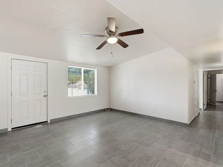 4608 S Fremont Ave — Photo 4
