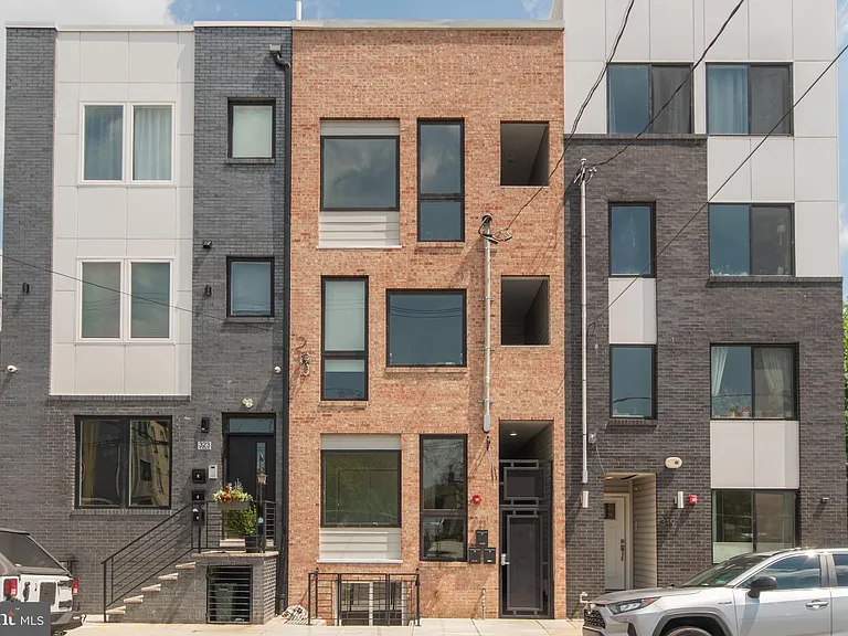 321 W Berks St #1 — Photo 18