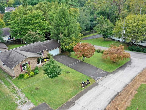3rd image of 4600 Blairwood Dr