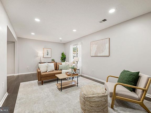 3rd image of 2549 Fox Ridge Ct #68