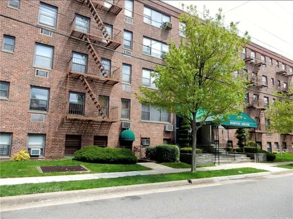 120 Horton Hwy APT B1, Mineola, NY 11501