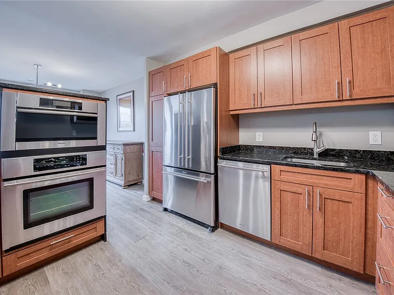 320 Fort Duquesne Blvd #4E — Photo 22