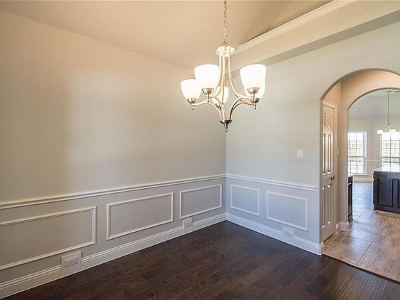 4th image of 6409 Belhaven Dr