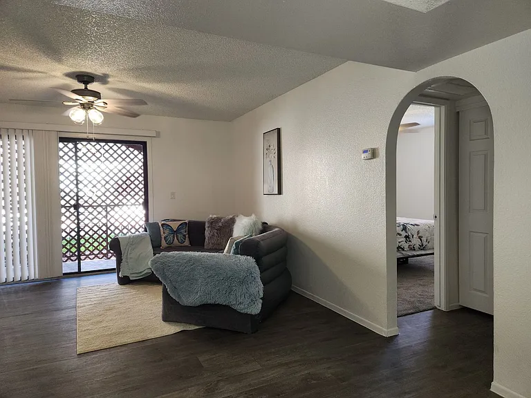 Desert Lakes Apartments — Photo 25
