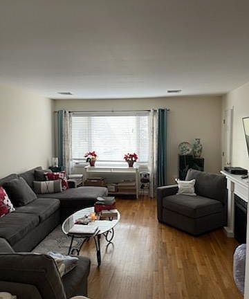 3rd image of 34 Cypress St Floor 2
