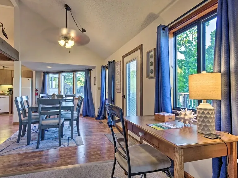 1082 Rachel Rd — Photo 3