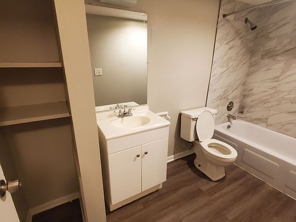 3rd image of 1305-1345 W Locust St #2866-20