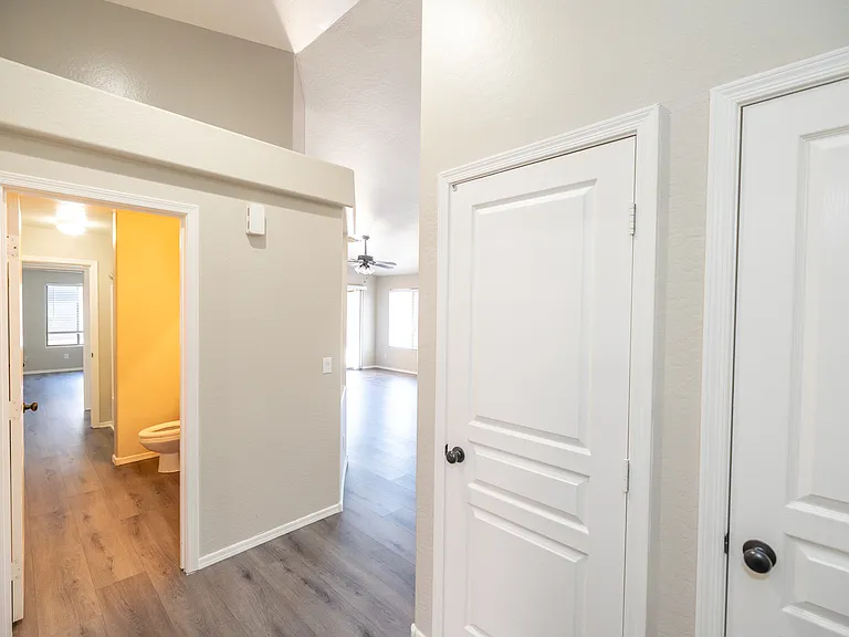2541 E Silversmith Trl — Photo 11