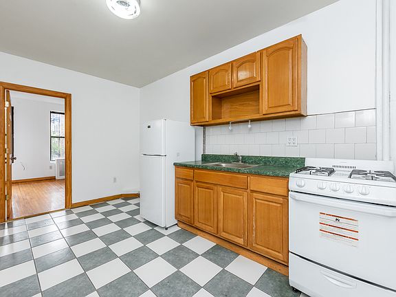 4th image of 1586 York Ave #40