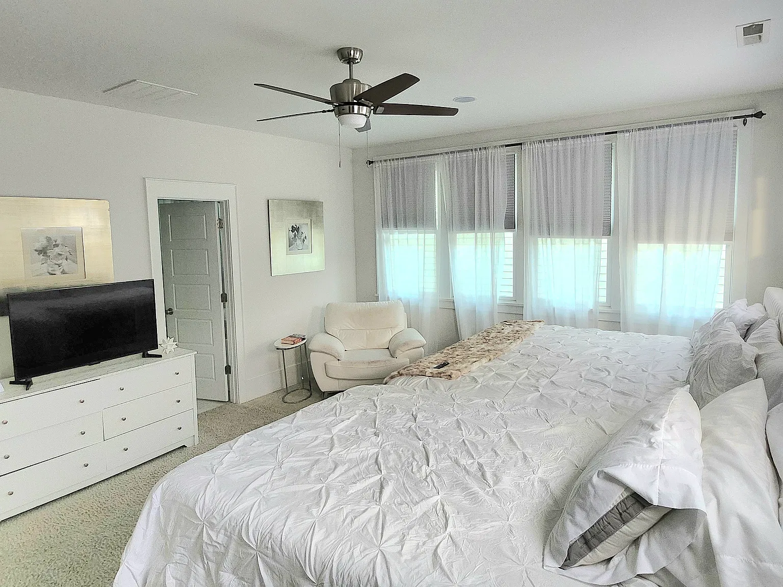 4 bed, 4.5 bath, 3726 sqft, $6,500 — Photo 3