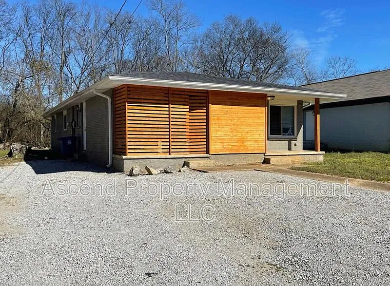 5 bed, 2.0 bath, 1572 sqft, $1,775 — Photo 2