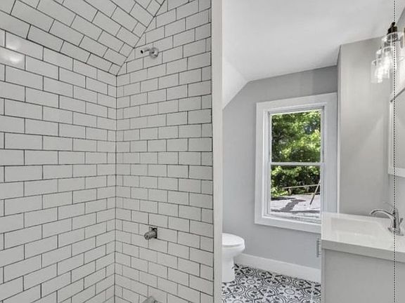 5th image of 119 Littleton Ave Floor 3