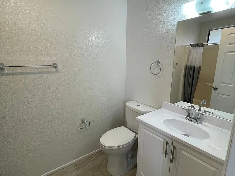 2269 Earl Ave — Photo 16