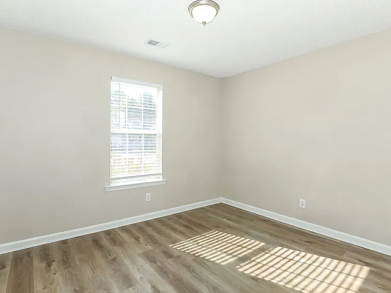 1299 N Hampton Dr — Photo 12