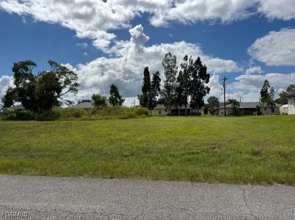 2116 NE 25th Ter, Cape Coral, FL 33909