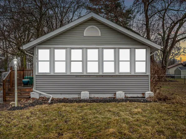 121 Lawndale Ave, Mishawaka, IN 46544
