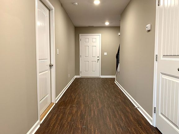 4th image of 135 Country Ln Unit 501
