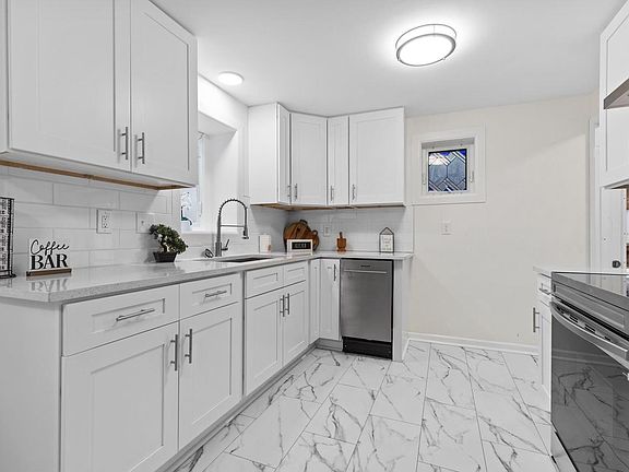 5th image of 1401 Meadowbrook BOULEVARD