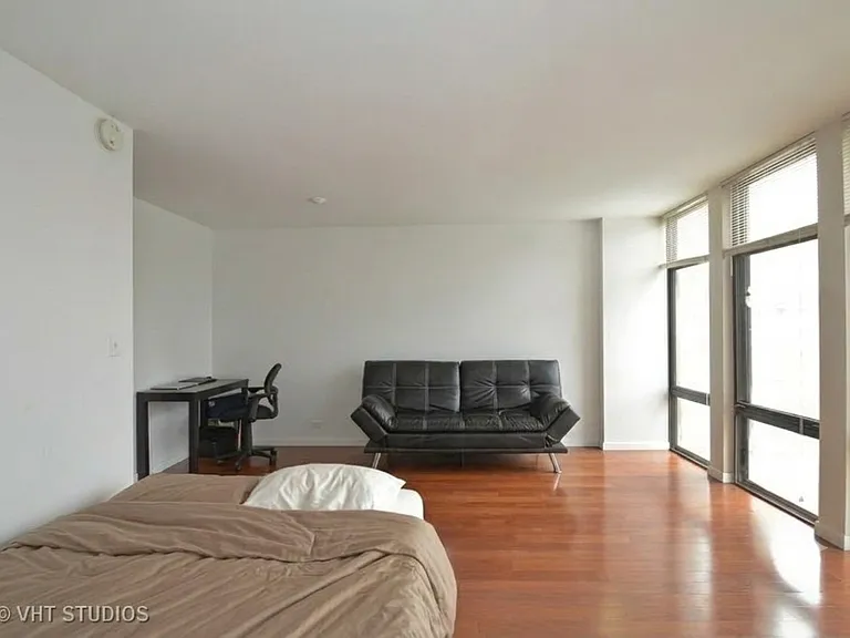 1 E Scott St #1606 — Photo 4