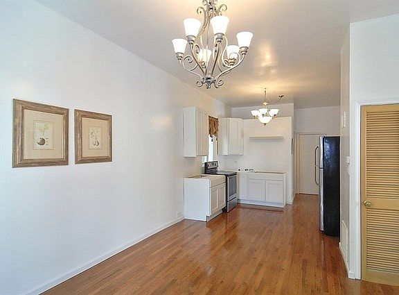 3rd image of 2459 N Clybourn Ave APT 2R