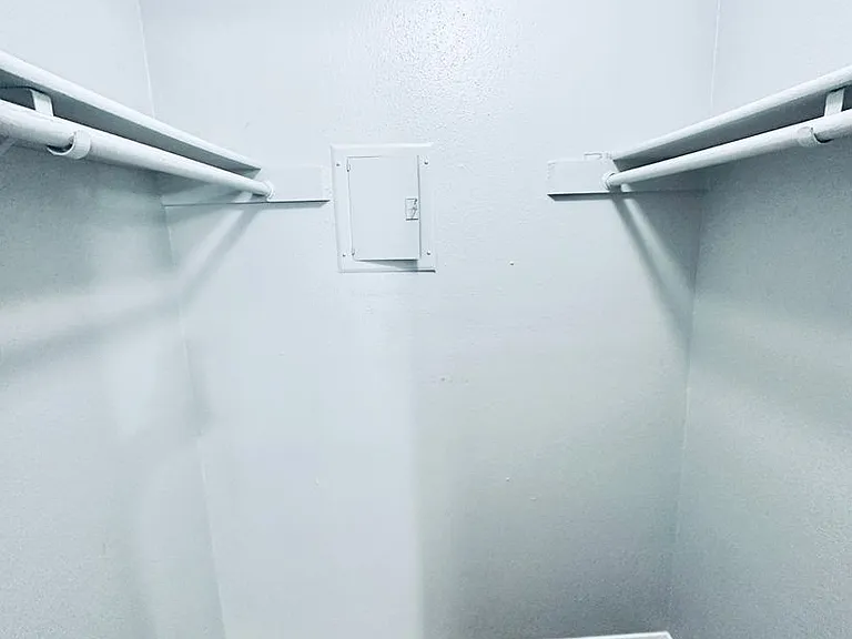 Awesome open Studio Apartments Close to Downtown — Photo 45
