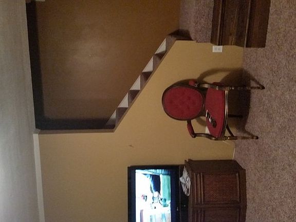 4th image of 204 Collins Dr