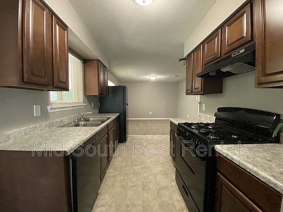 3rd image of 9024 Woodbine Dr