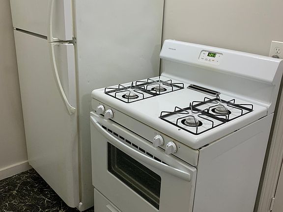 5th image of 11 Atwood Ct APT 7