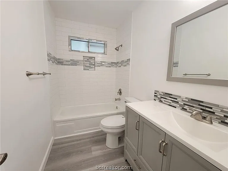 1409 Broadmoor Dr — Photo 8