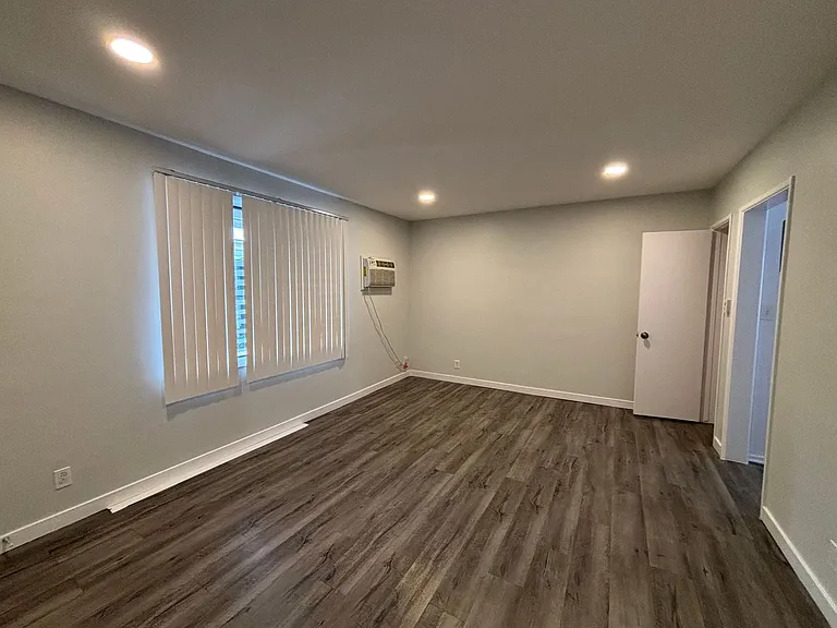 7057 Lanewood Ave — Photo 18