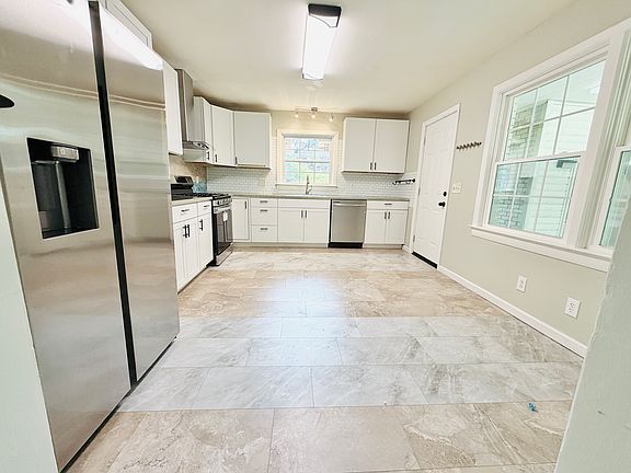 5th image of 836 Delverton Rd