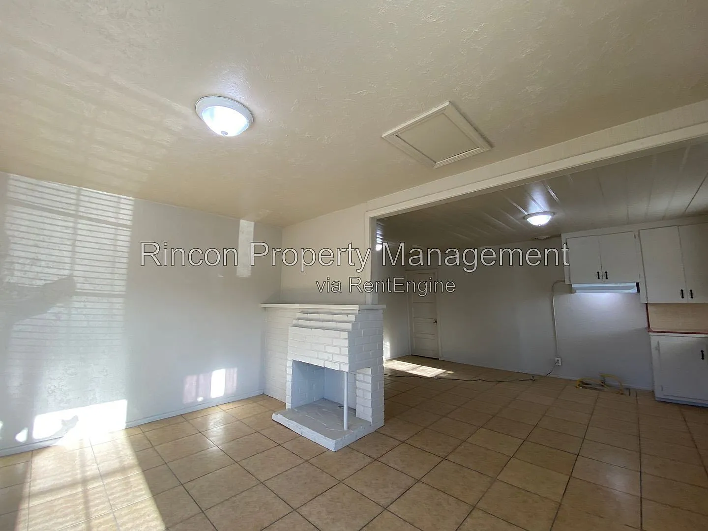 2 bed, 1.0 bath, 402 sqft, $2,295 — Photo 1