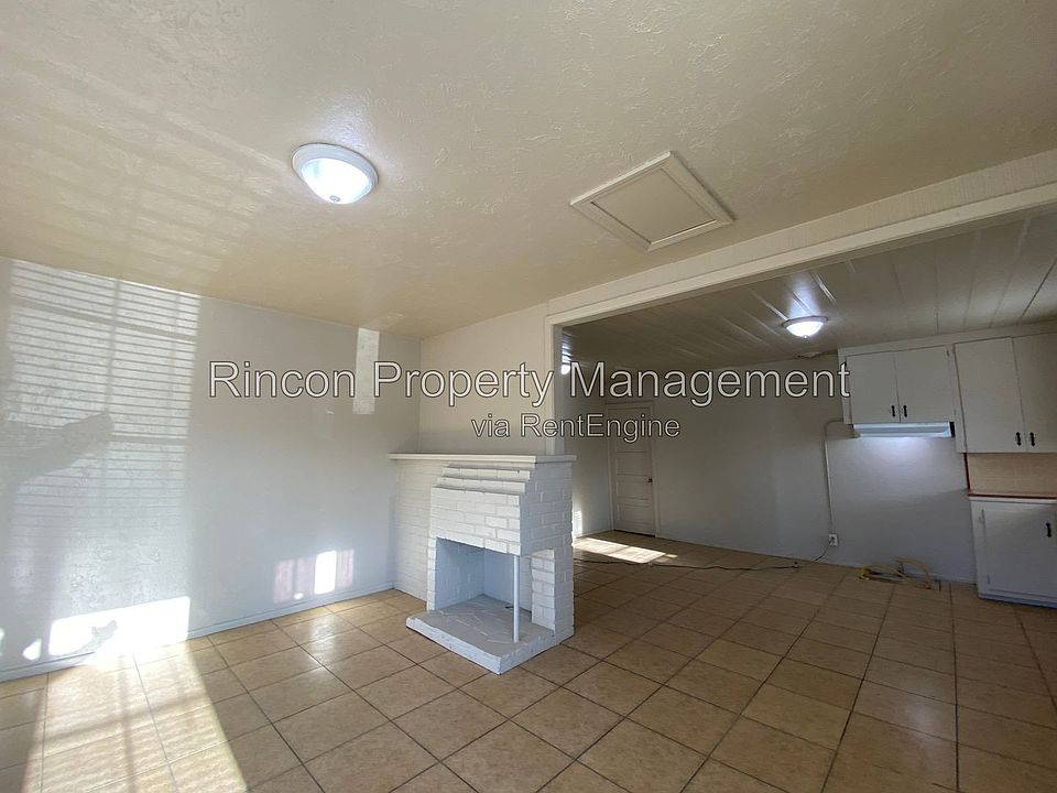 1st image of 752 W Main St