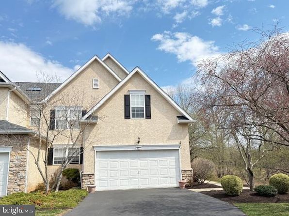 377 Dewsbury Pl, Blue Bell, PA 19422