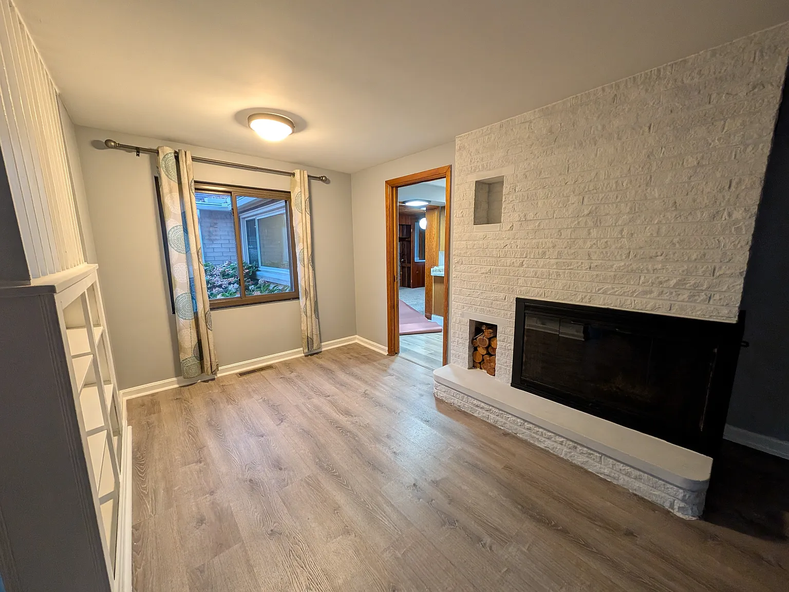 3 bed, 1.5 bath, 1376 sqft, $1,850 — Photo 2