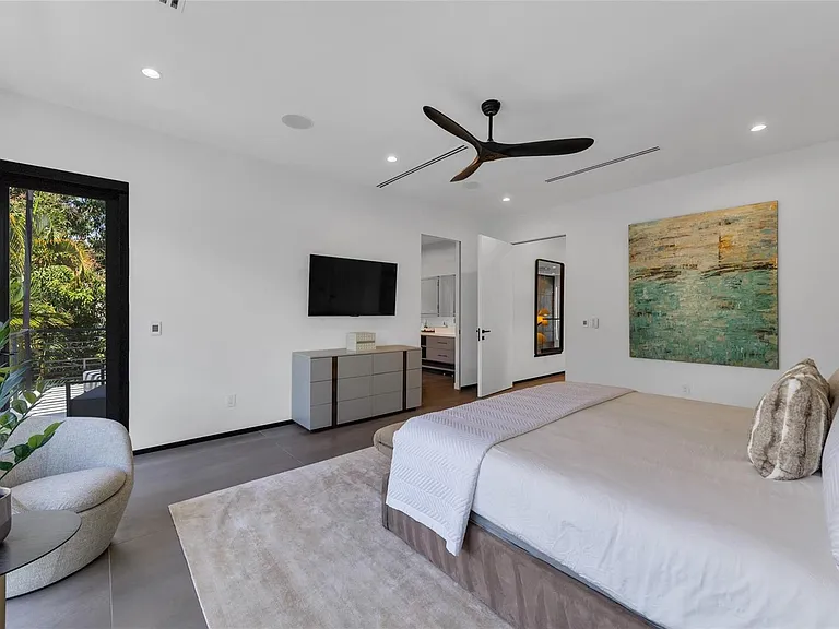 727 NE 17th Way — Photo 73