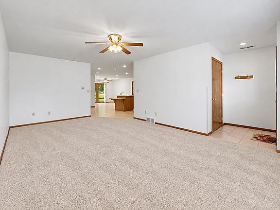 4th image of 114 Cardinal Ct