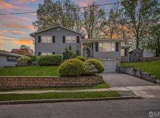 9 Larchmont Rd, Edison, NJ 08837