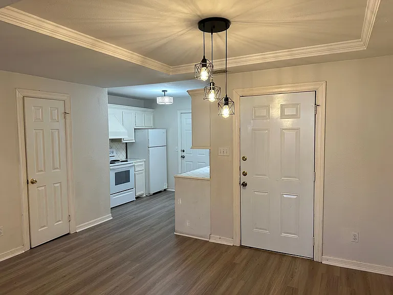 2421 N I St — Photo 5