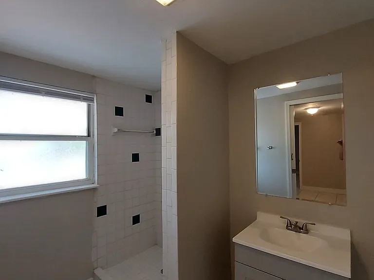 722 W Cleveland Ln — Photo 21