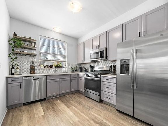 2nd image of 550 Parkdale Ln #1