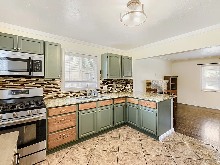 1326 S Clay St — Photo 9
