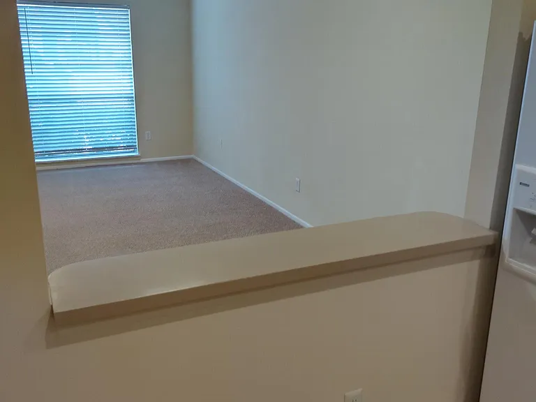 611 Grove Ct — Photo 4
